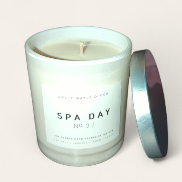 Sweet Water Decor "Spa Day" soy candle. - Picture 2 of 3